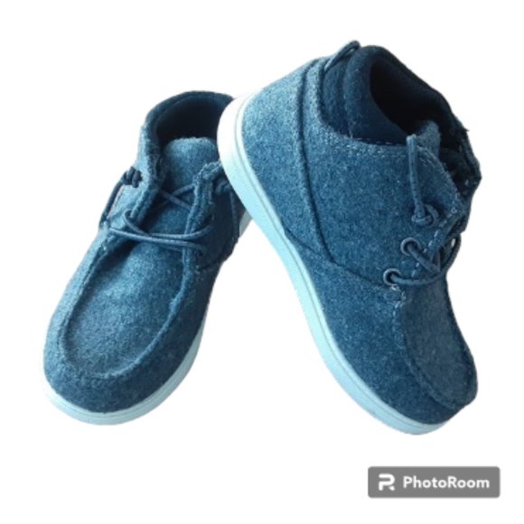 Max + Jake Other - NWOT Max + Jake Colton Sneaker Gray Felt Fabric uppers